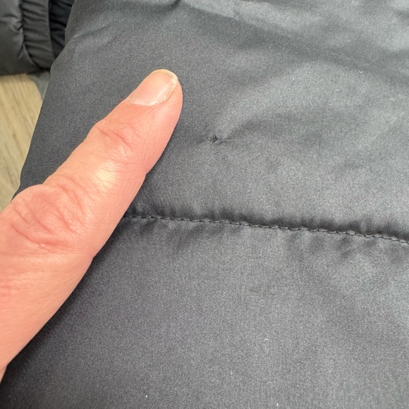 Mens Under Armour Puffer coat size medium, black and gray. Non smoking home. - Picture 6 of 10